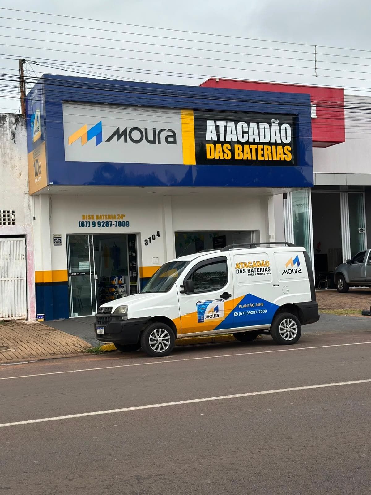 Loja Atacadão das Baterias com a van de plantão 24 horas